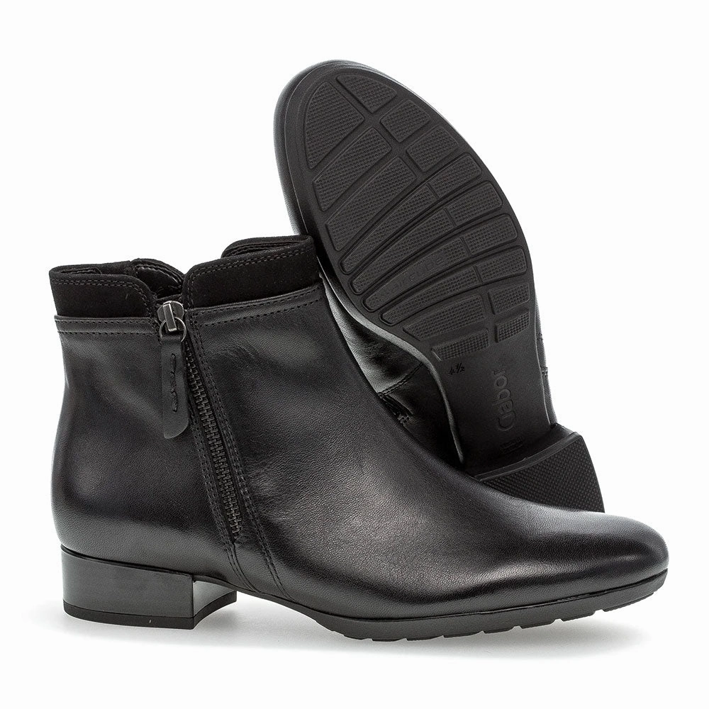 52.718 Floral Embroidered Cowboy Boots