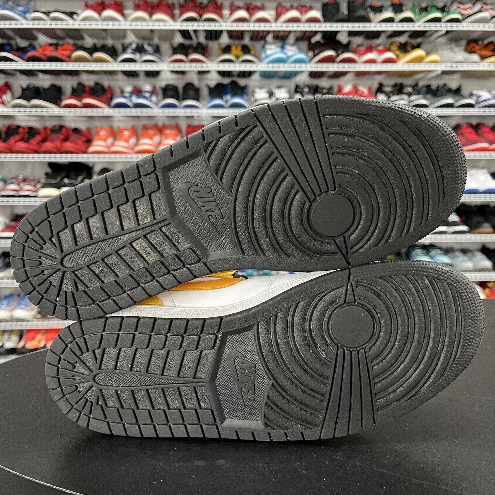 Air Max Command Leather Casual Shoes Nike Jordan 1 Mid University Gold 554724-170 Men's Size 10.5