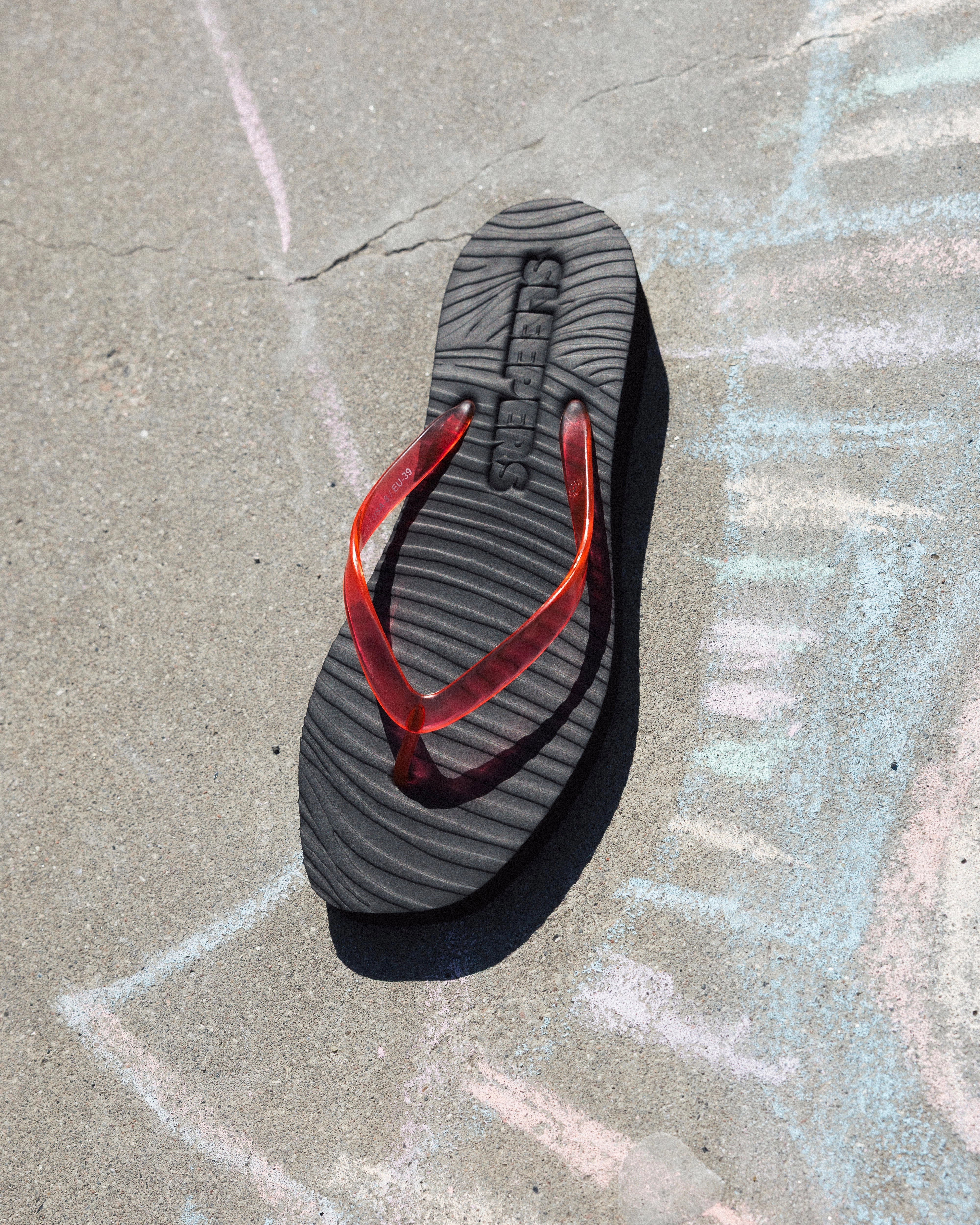 Tapered Platform Black with Transparent Red Strap Flip Flops Sandals Difference