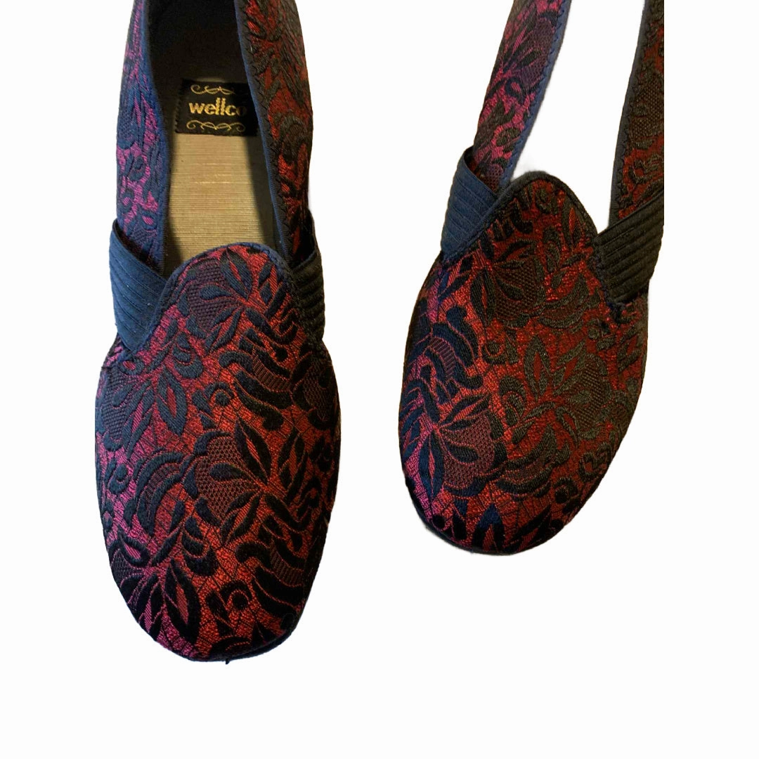 Corps Slippers Black and Red Satin Brocade Bedroom Slippers circa 1950s US 10N