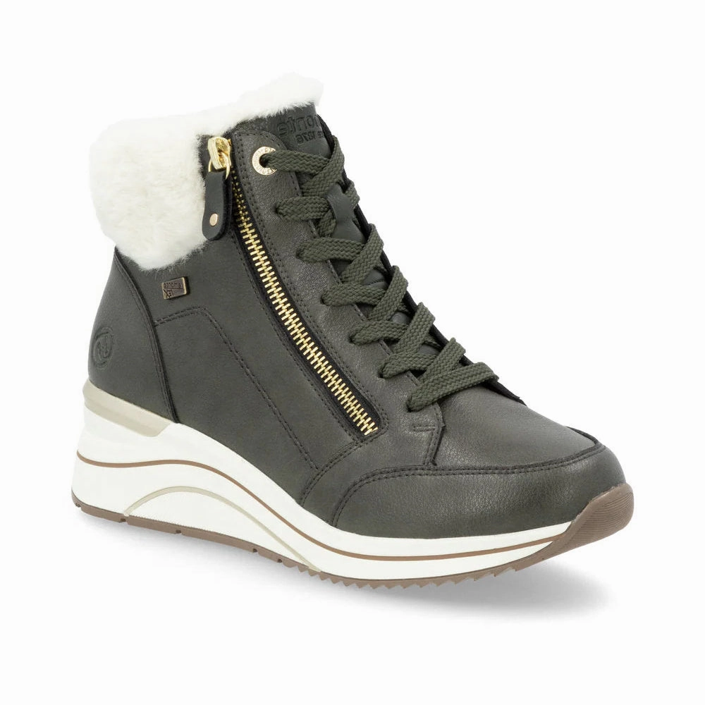 Cowgirl In Boots D0T77