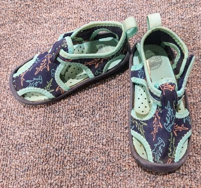 Oshkosh Summer sandals, water shoes with sharks, machine washable 6 (Toddler) Sandals Nail Salon
