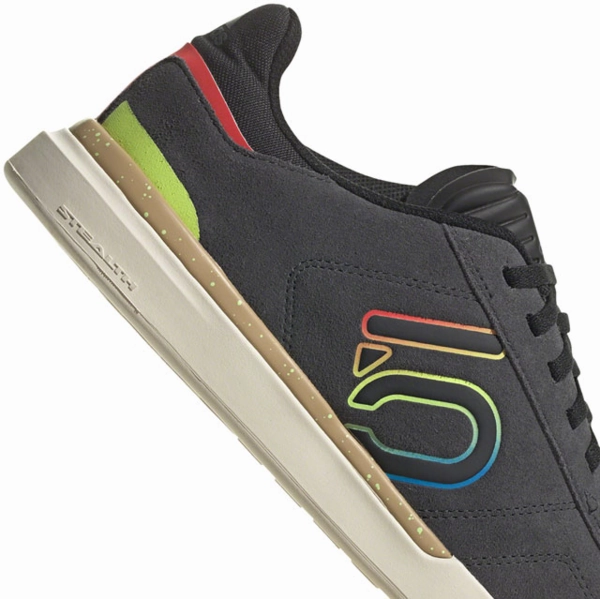 Five Ten Sleuth DLX Flat Pedal Shoe - Core Black-Carbon-Wonder White Pointed Flat Shoes