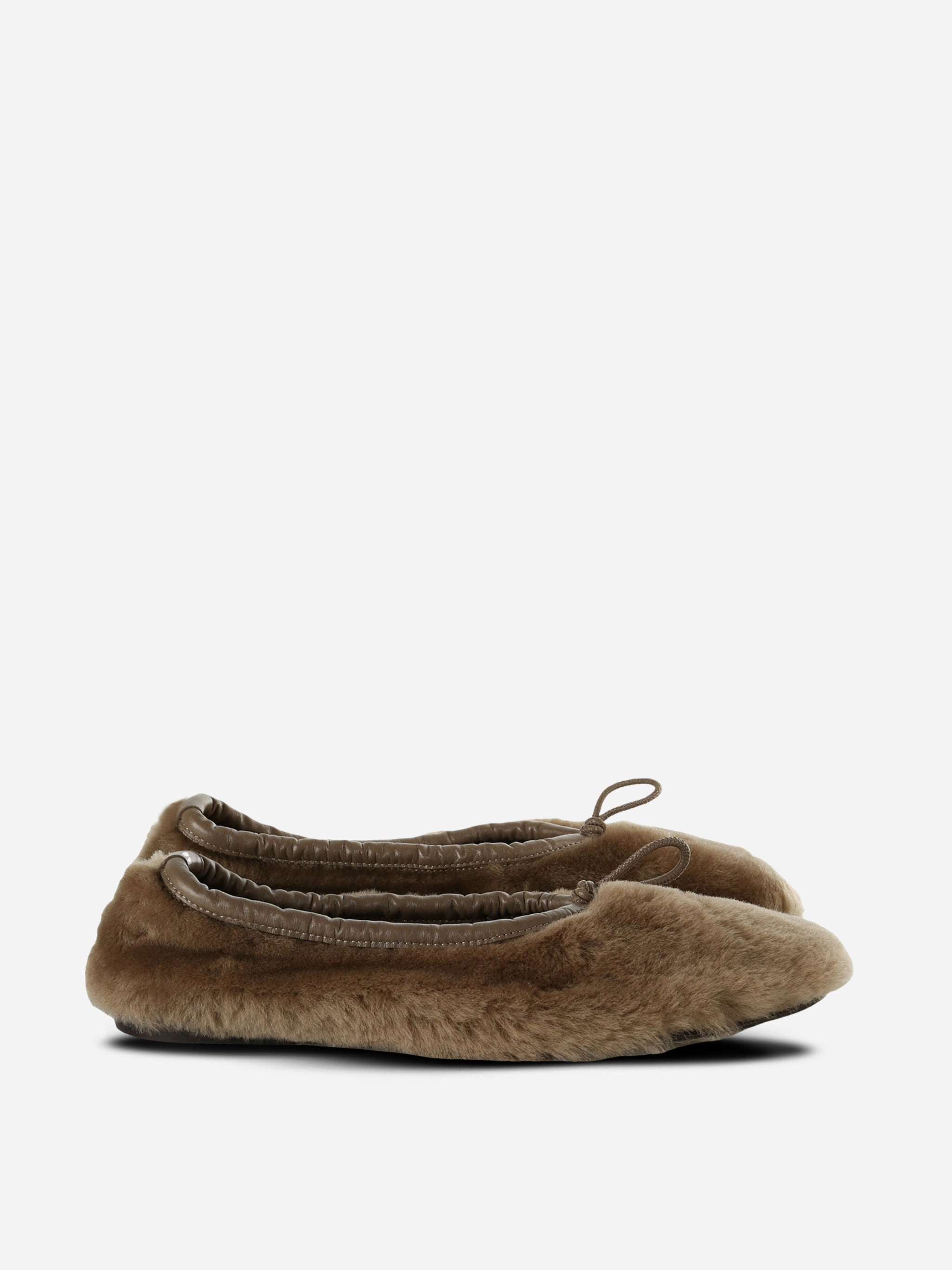HEREU - Women Flat Pump Crafted In Shearling Lambskin Shoes To Prevent Flat Feet