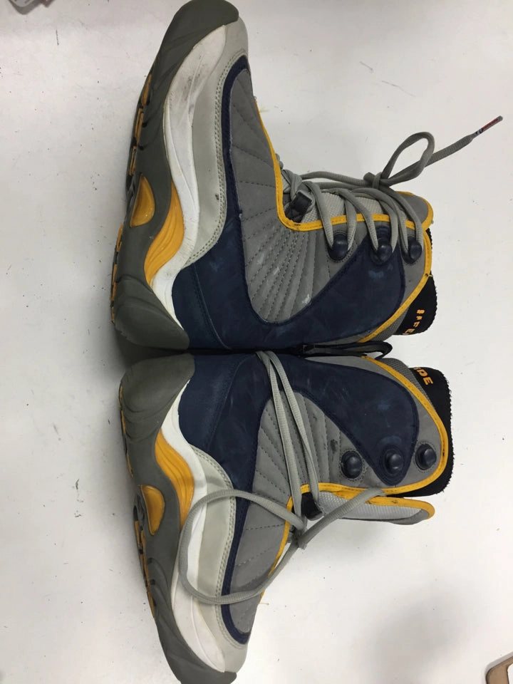 Square Toed Cowboy Boots Used Heelside Upper White/Blue/Yellow Mens Size 6  Snowboard Boots