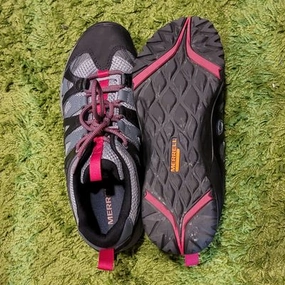 Merrell Waterproof trail shoes - marked sz 8.5 but runs small 7-1/2 (Adult) Mens Selmen - Enago Hiking