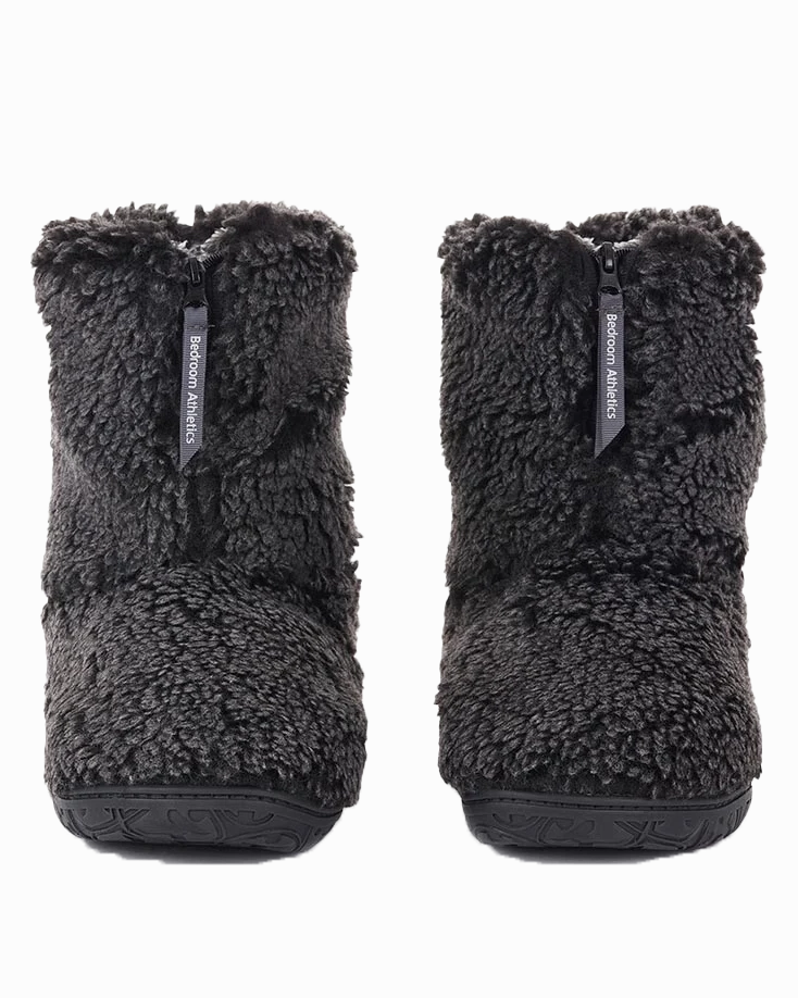 Gosling Snow Tipped Sherpa Slipper Boots in Washed Black Sandals Slide