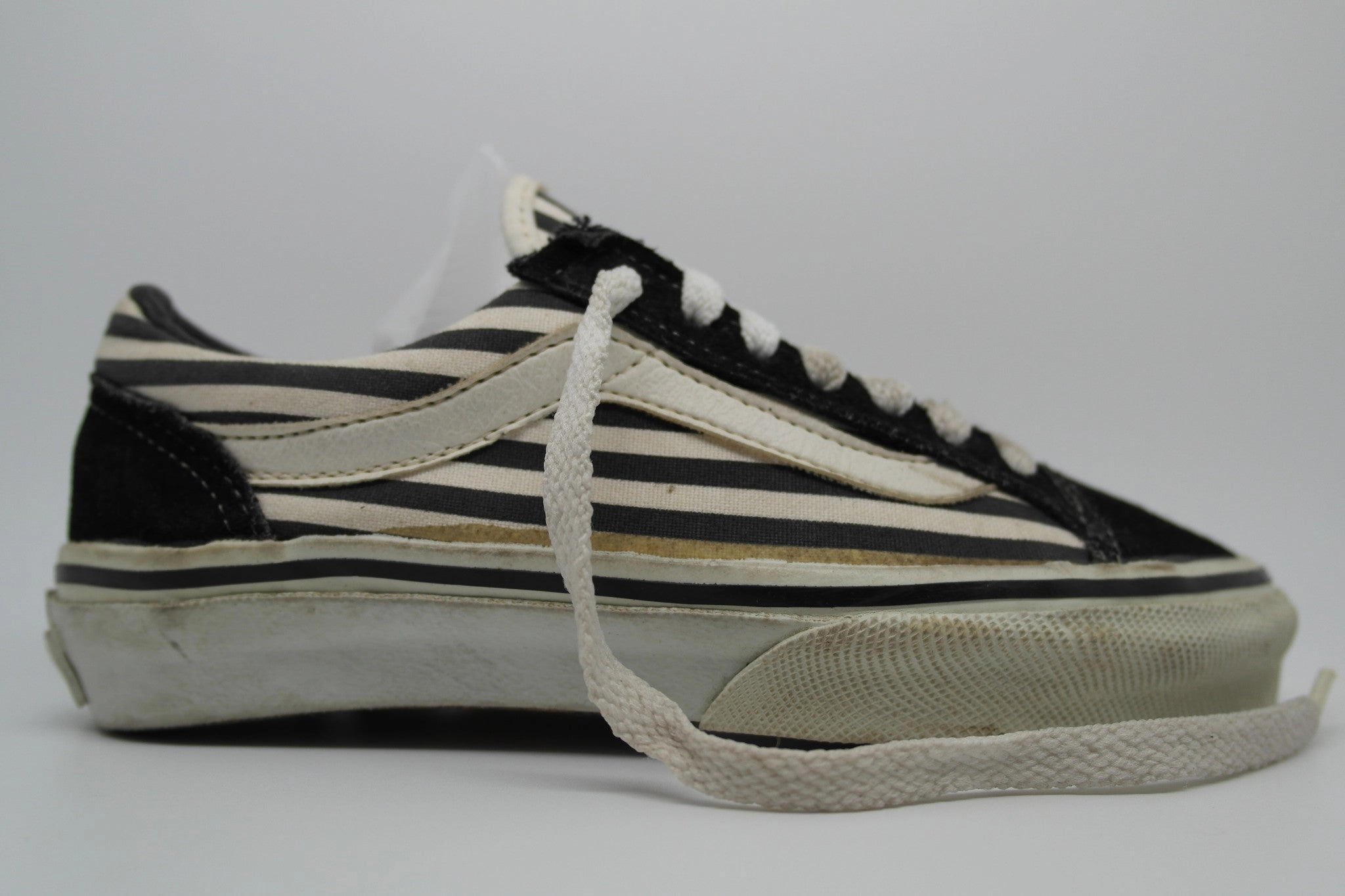 vintage vans style #36  US2.5 Grippy Skate Shoes