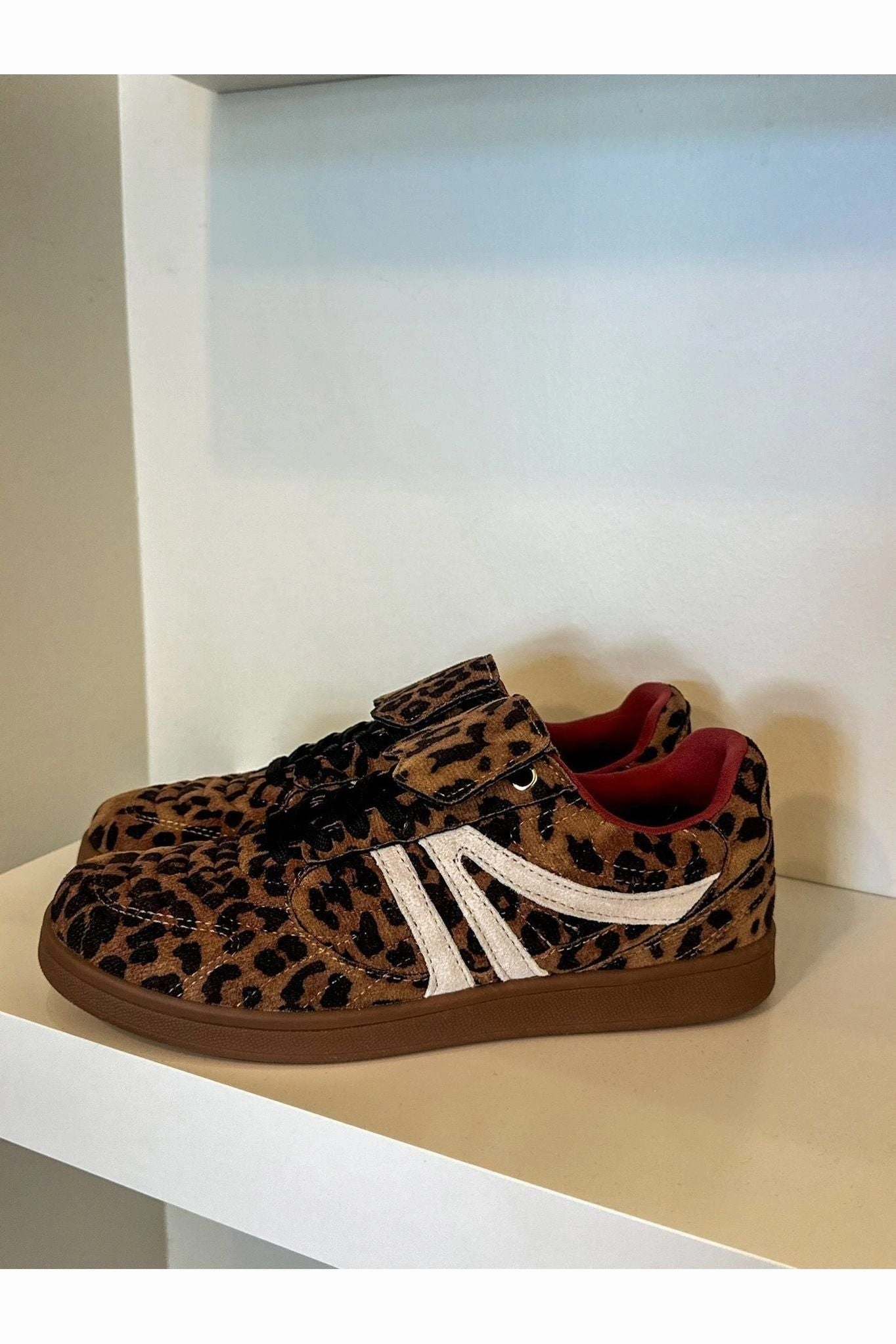 Madrid Sneaker Best Office Shoes For Flat Feet