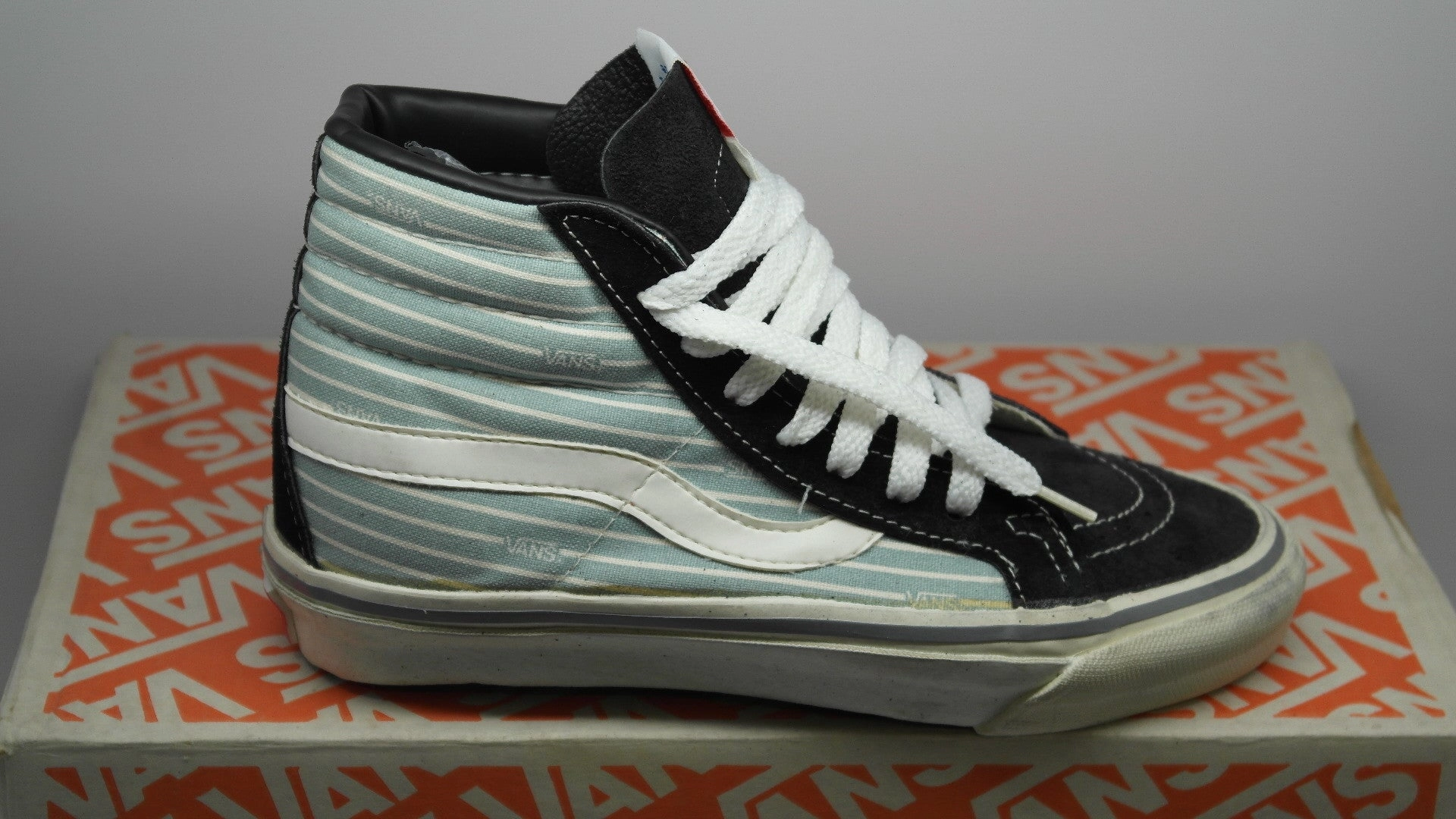 vintage van's style #38 ~ US2.5, US3.5, US4 Skate Shoes Court Graffik