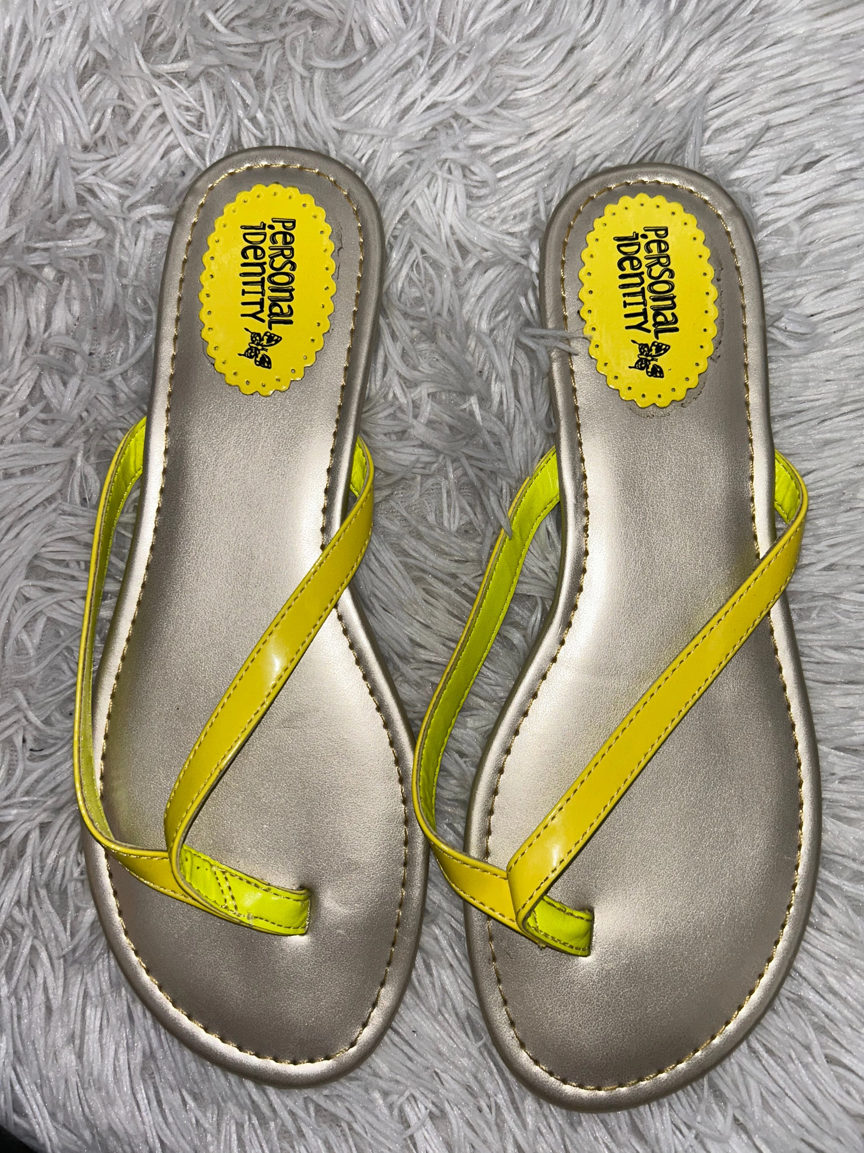 Yellow Sandals Flip Flops Clothes Mentor, Size 9 Sliders Flip Flops